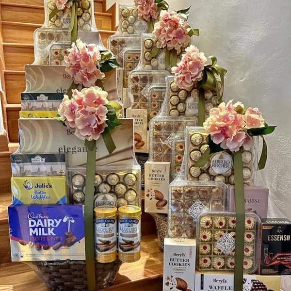 Corporate gift hampers arranged with premium products